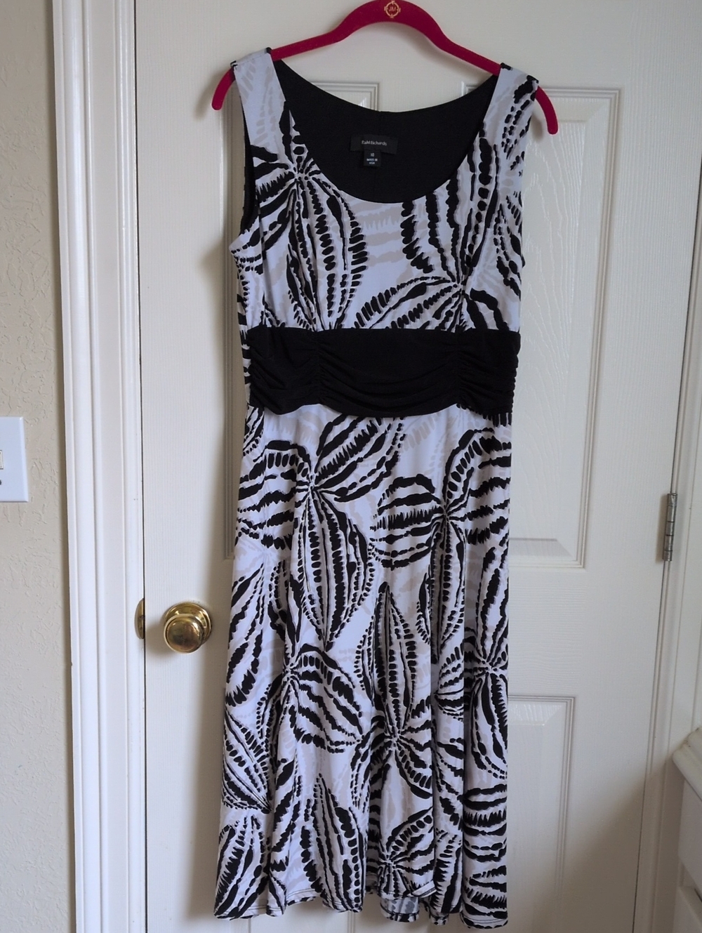 R&M Richards Black and White Sleeveless Midi Dress with Ruched Waist, Size 10